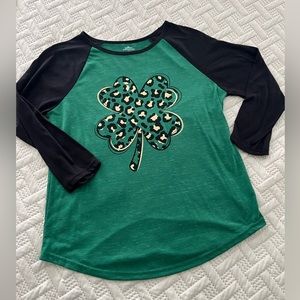 St. Patrick’s Day Lucky Shamrock cheetah leopard baseball style kids T-shirt